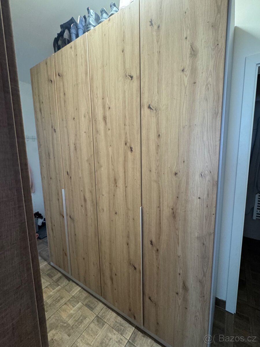 Šatní skříň - 2