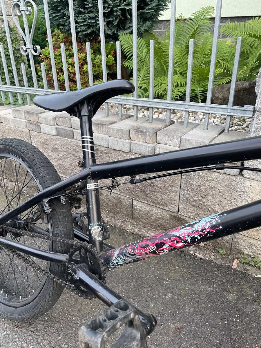 Černé bmx kolo - 2