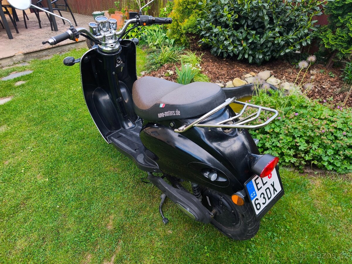 Elektroskútr Nova motors e-retro - 2