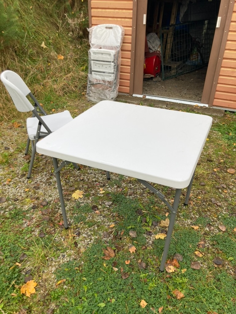 1 stůl a 2 židle - 2