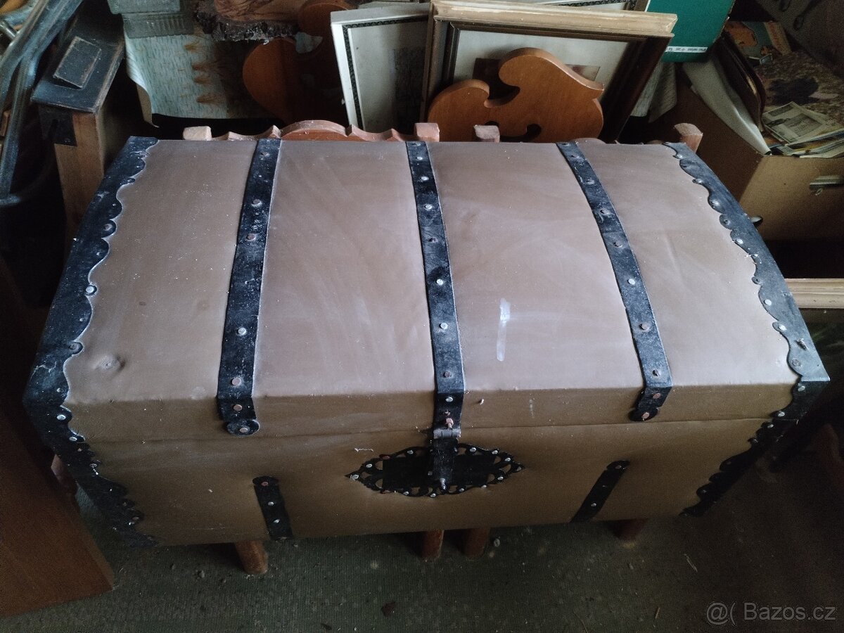 starý velký kufr - 2