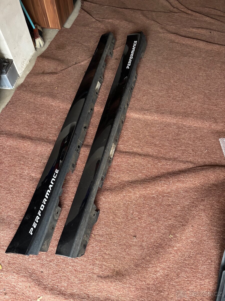 boční prahy a odrazky BMW f30 - 2