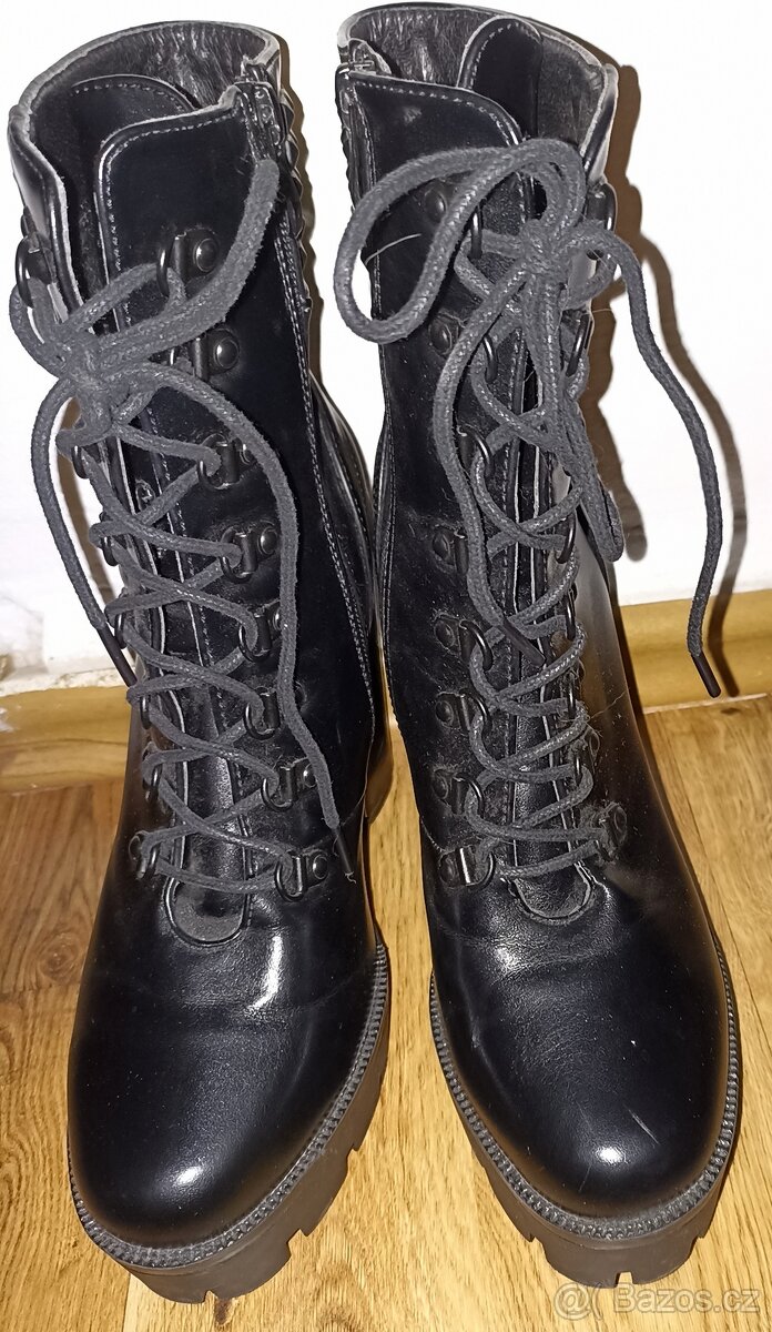 DÁMSKÉ ŠNĚROVACÍ KOTNÍKOVÉ BOTY NA PODPATKU-VEL.38 - 2