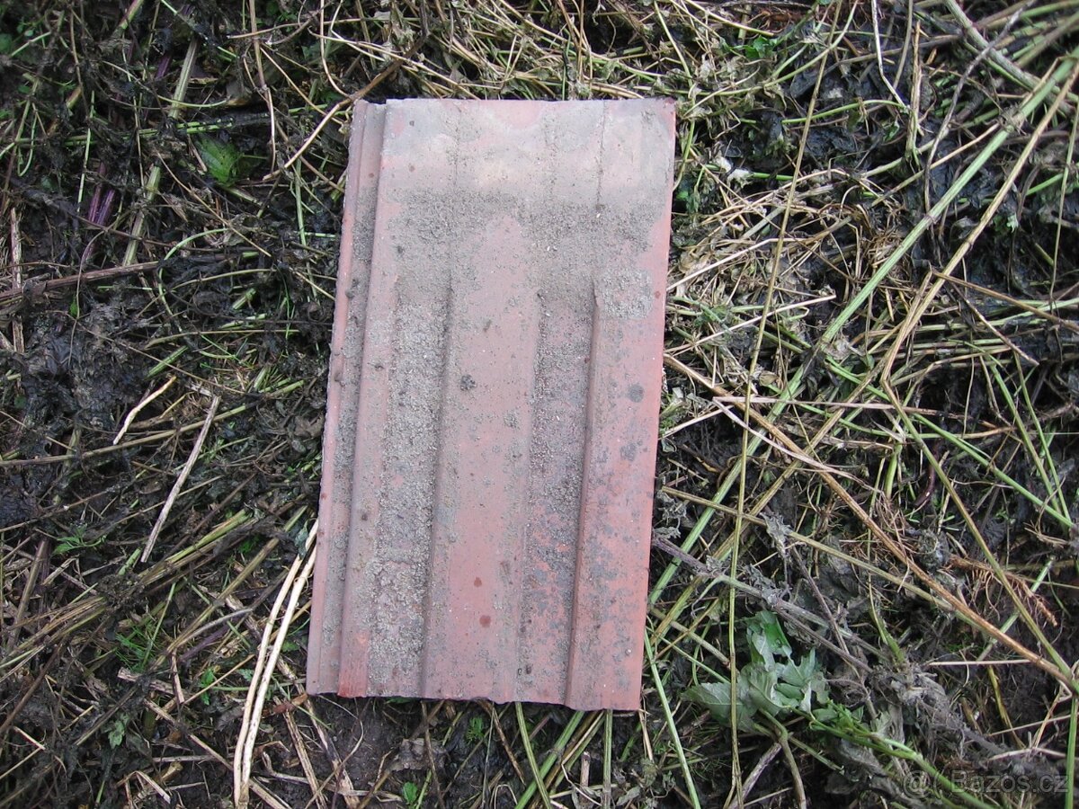 Střešní tašky - asi 1200 ks - 2