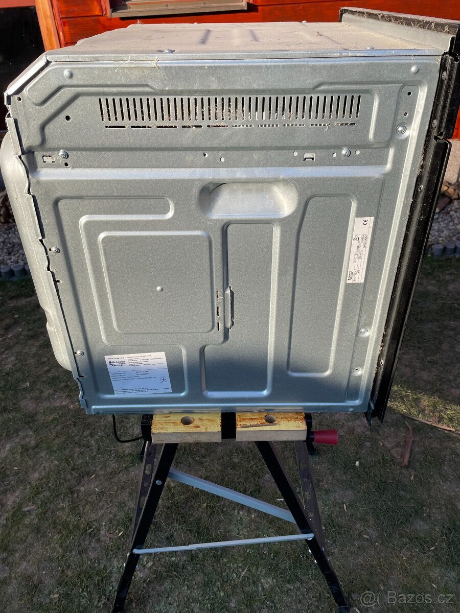 Vestavná trouba Hotpoint Ariston - 2