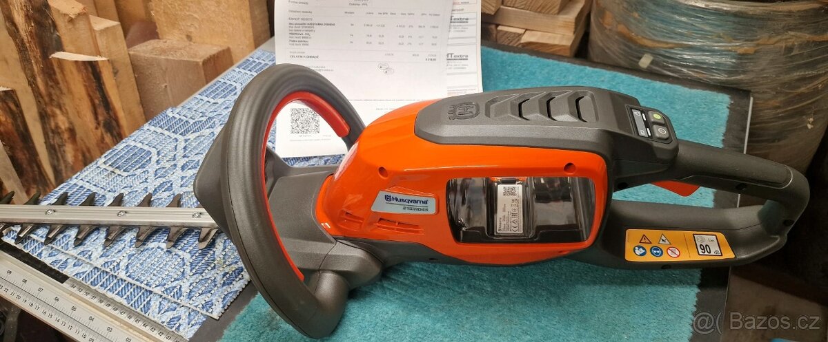 Prodávám aku plotostřih Husqvarna 215i HD45 (solo) - 2