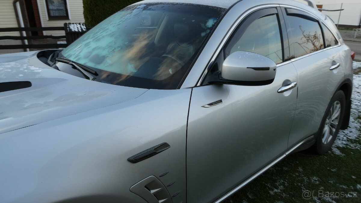 Infiniti FX35 / prodej po 1.4. / - 2