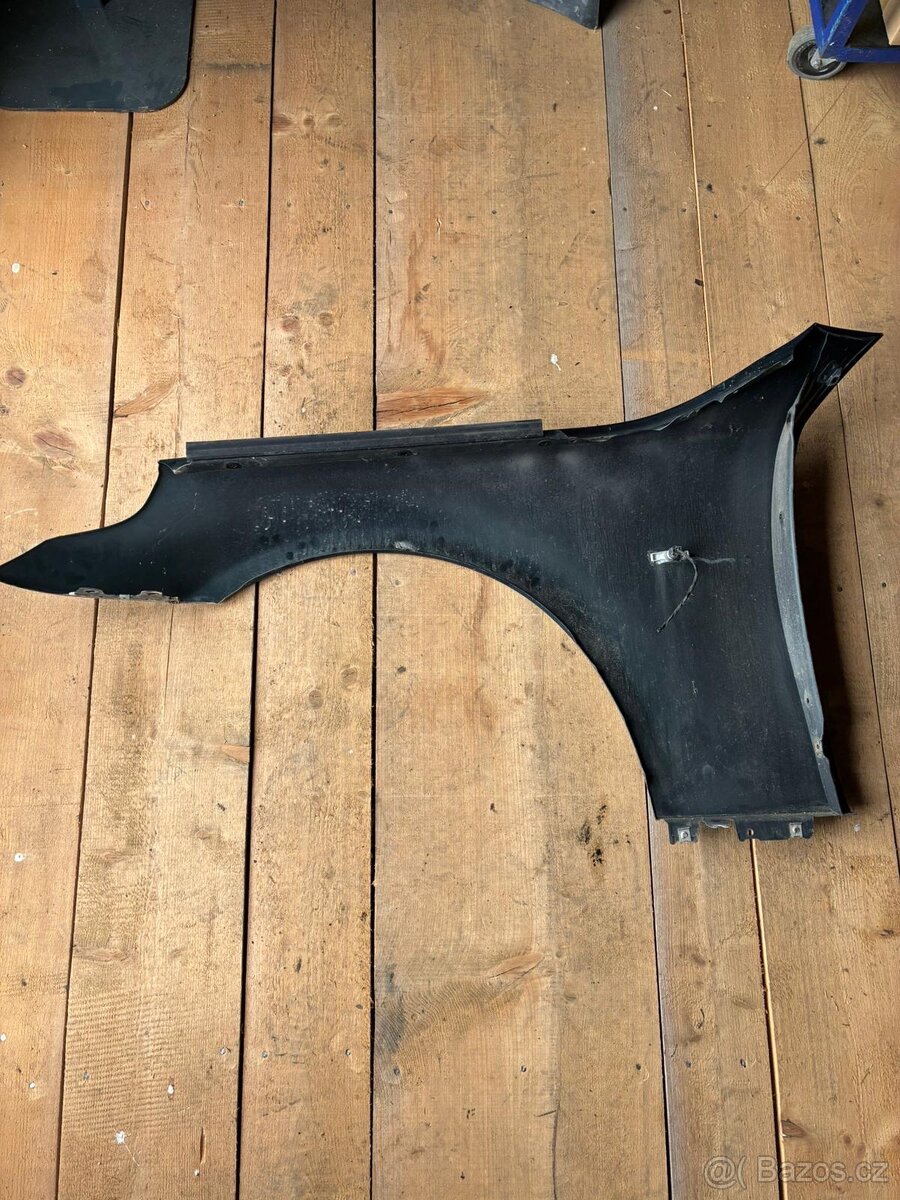 Pravý přední blatník BMW E60/E61 - 2