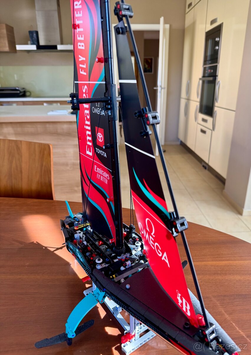 Prodám LEGO 42174 jachta Emirates - 2