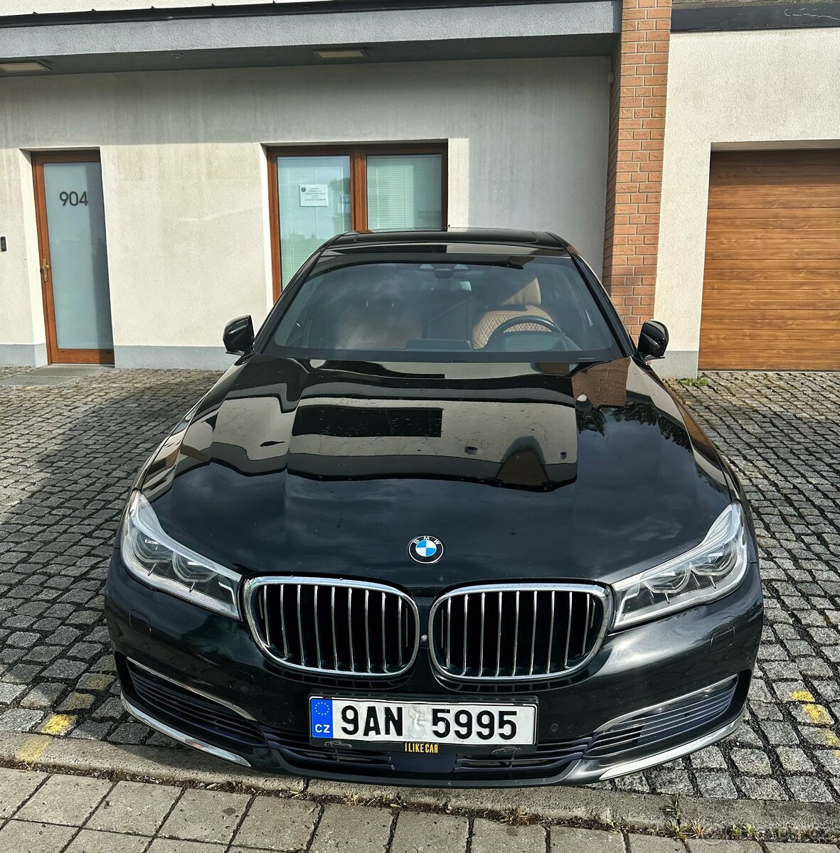 BMW 750i,2016,220000, luxusní stav - 2