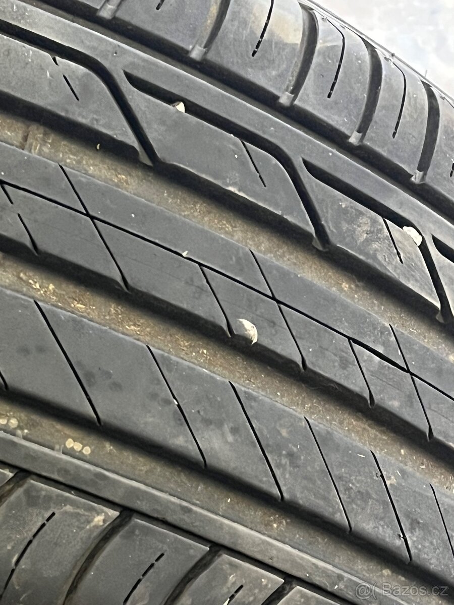 215/50 R18 - 2