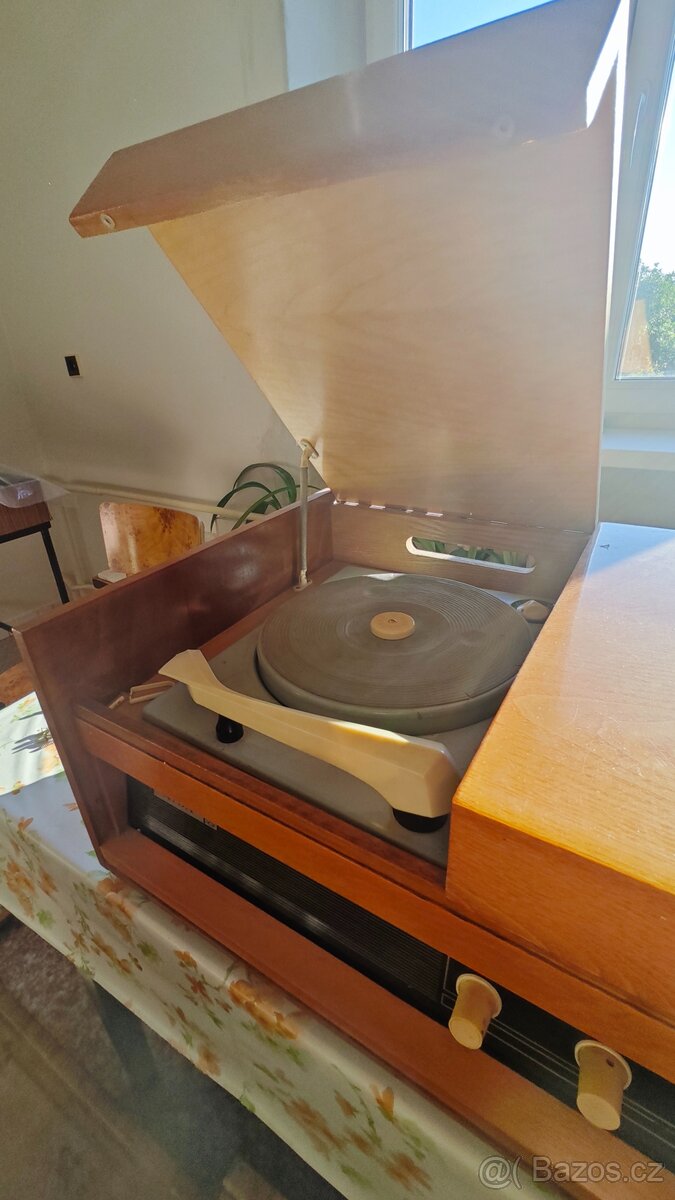 gramofon s rádiem - Tesla - 2