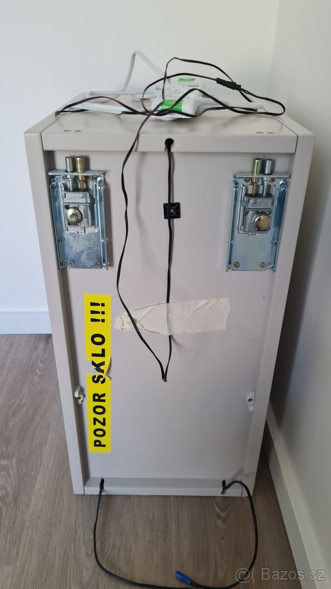 Závěsná skříňka - 2