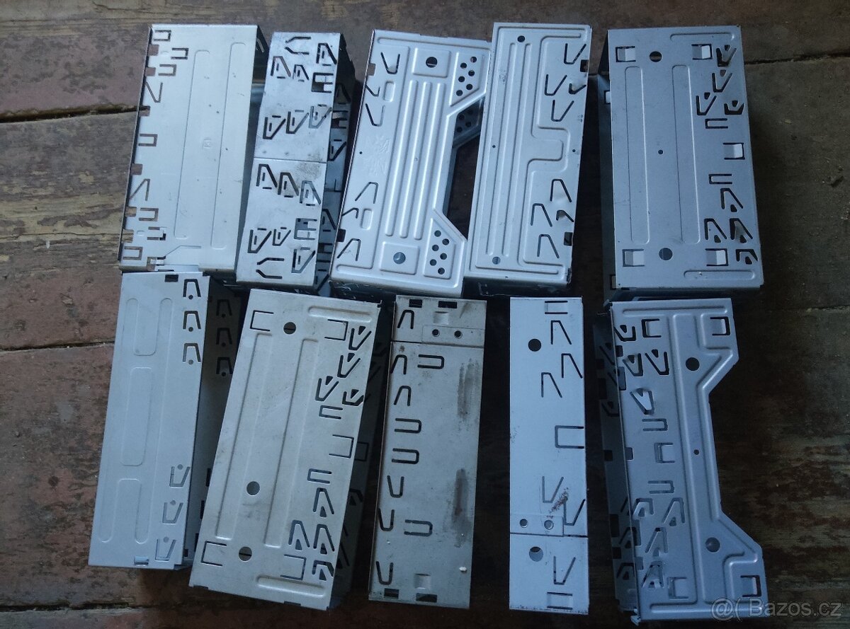 Pouzdra na panely a rámečky autoradií - 2