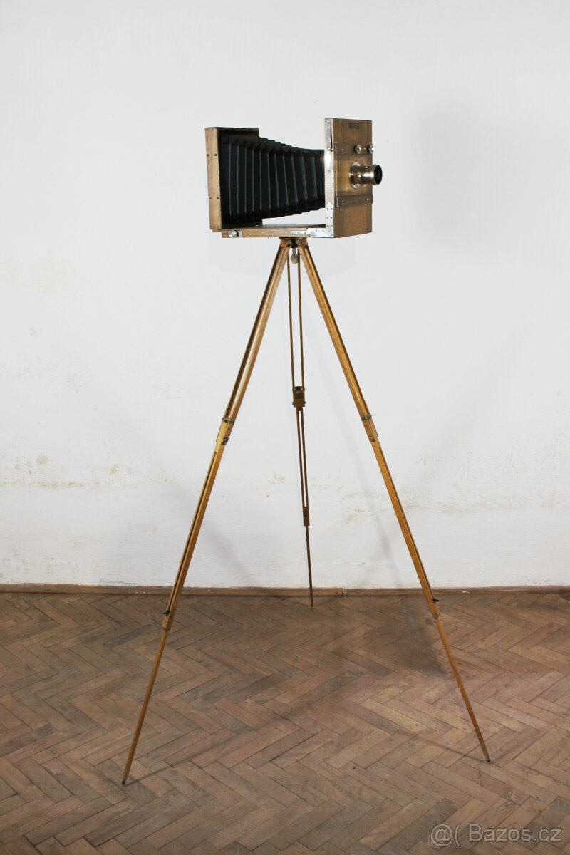 starožitný fotoaparát se statívem - 2