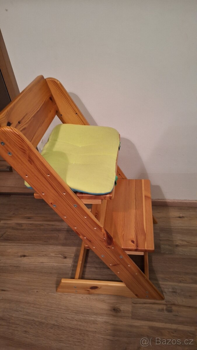 Rostoucí dřevěná židle zn. Domestav - 2