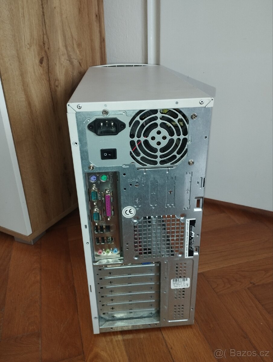 Neznačkový stolní počítač - 2
