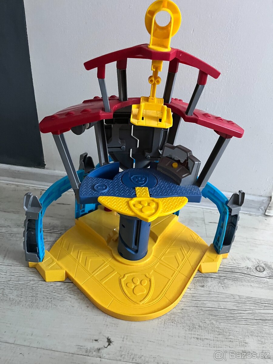 věž tlapková patrola - 2