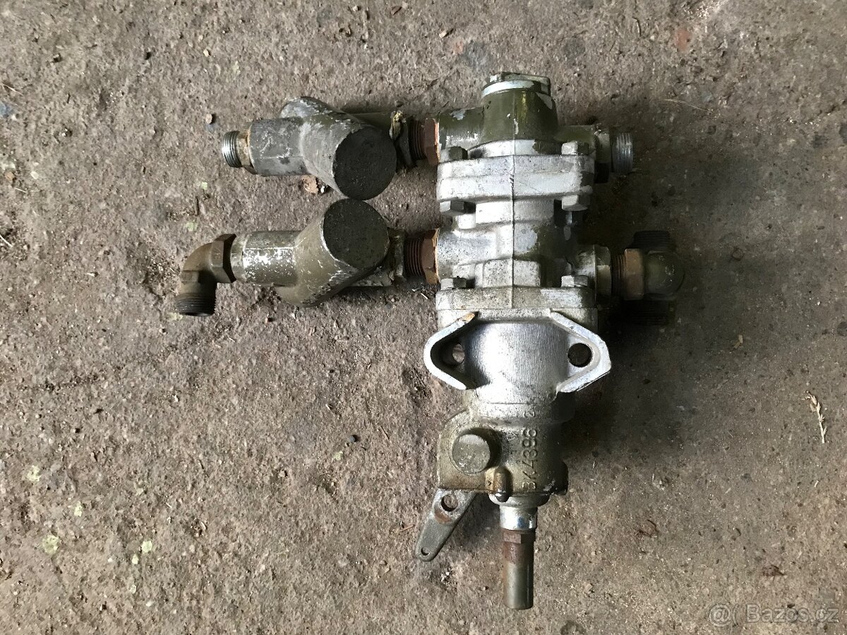 Praga V3S M2 - brzdič pedálový dvouokruhový - 2