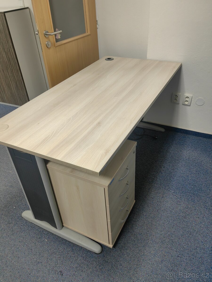 Kancelářský nábytek - 2