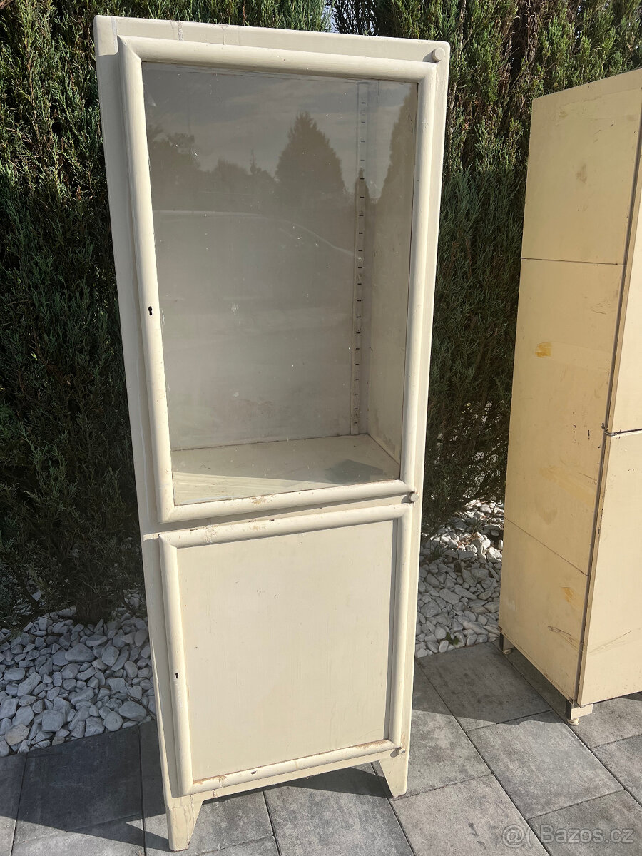 Staré kovové lékařské skříně - 2 kusy - 2