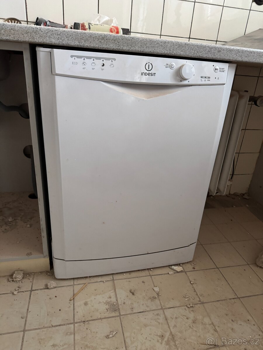 Myčka nádobí - volně stojící, Indesit, 60cm - 2