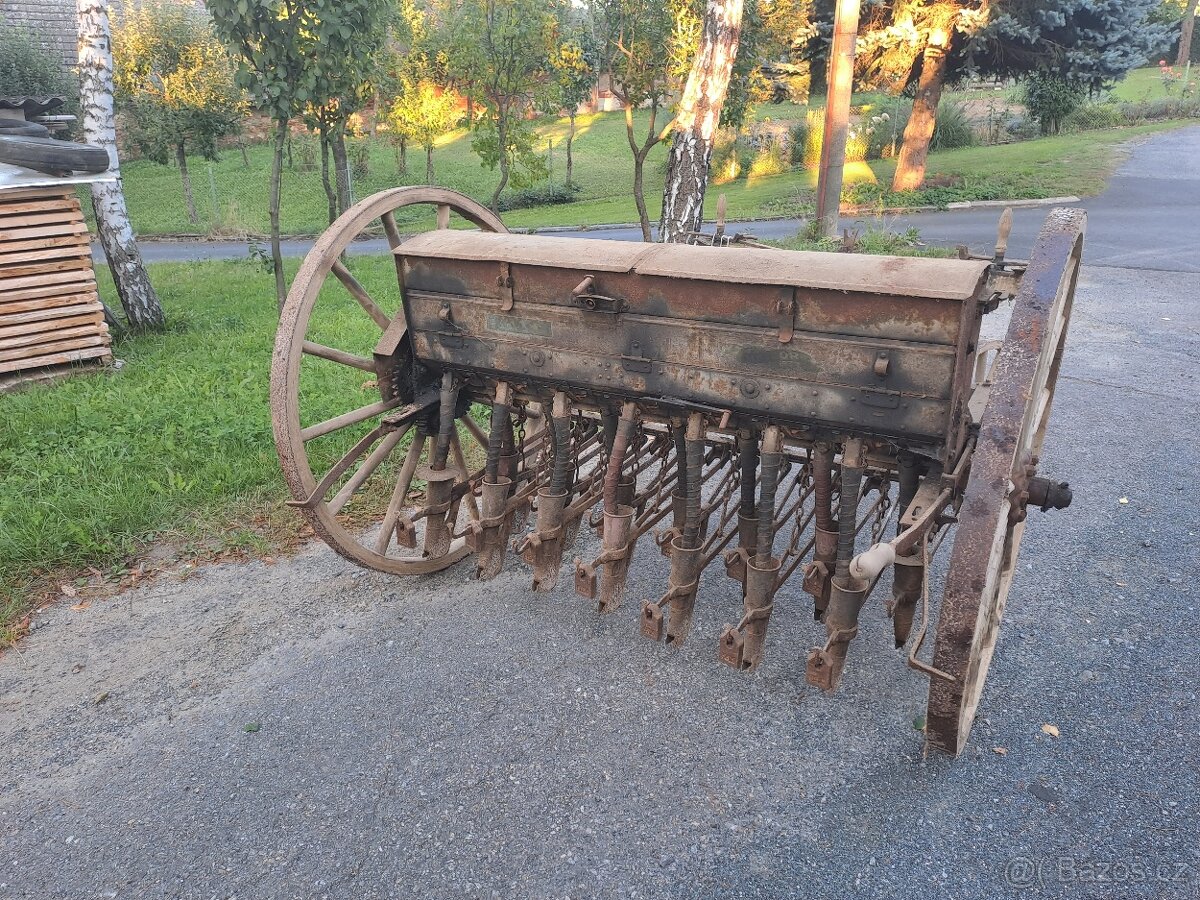 Secí stroj a pohrabáč za koně - 2