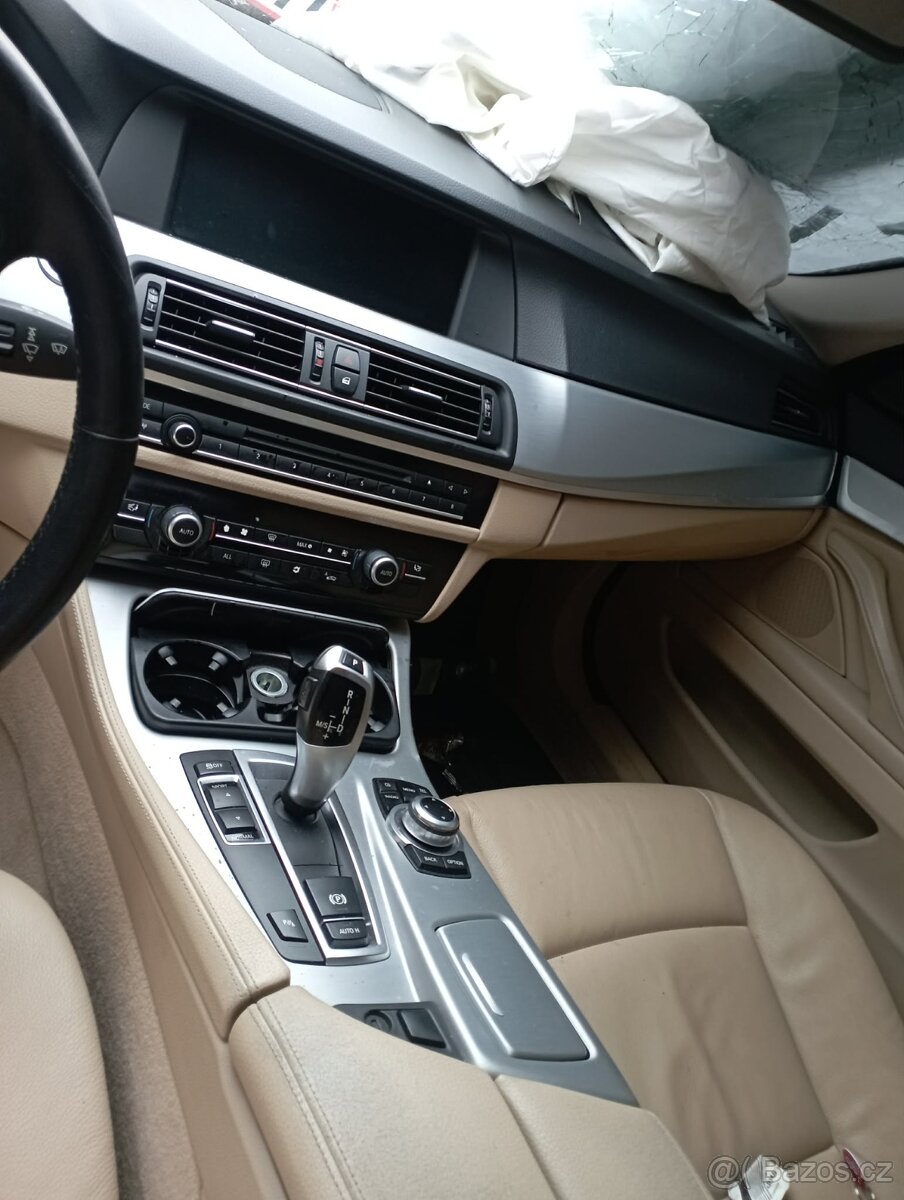 BMW F11 světlý kožený interiér - 2