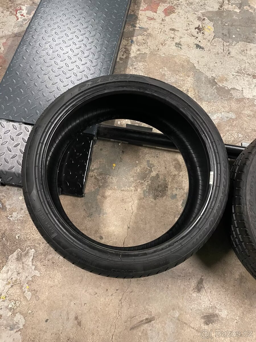 Pirelli P ZERO 235/35 ZR20 88Y - 2