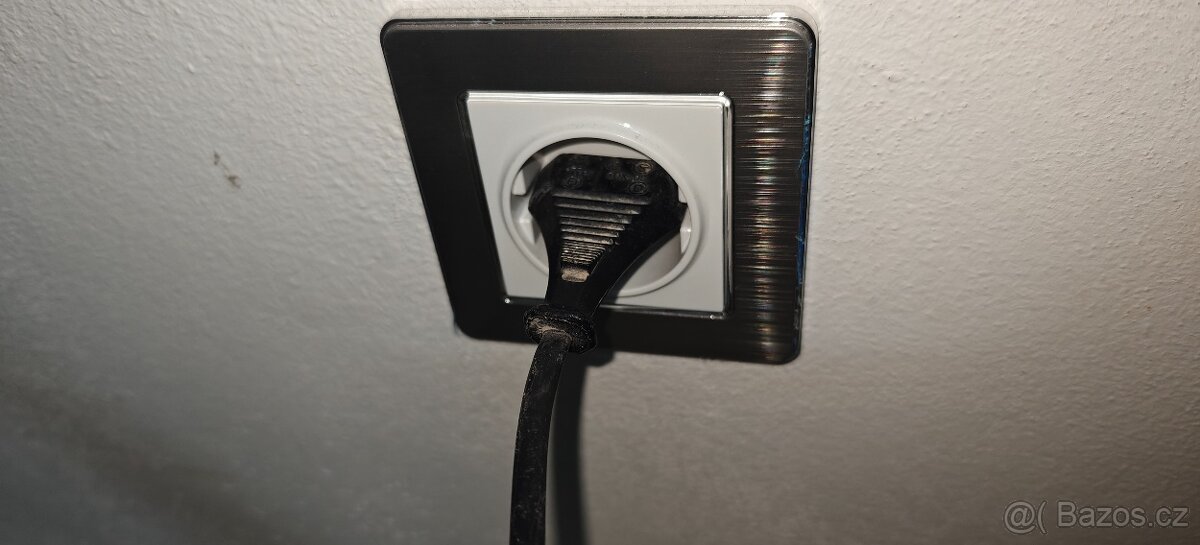 Vypínače, zásuvky - 2