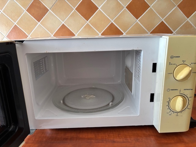 PRODÁM MIKROVLNOU TROUBU - 2