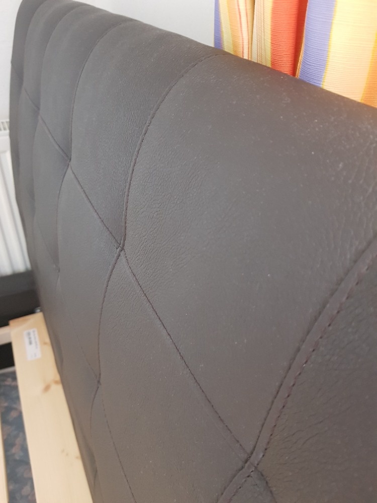 Koženková postel - 2