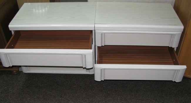 2 noční stolky - 2