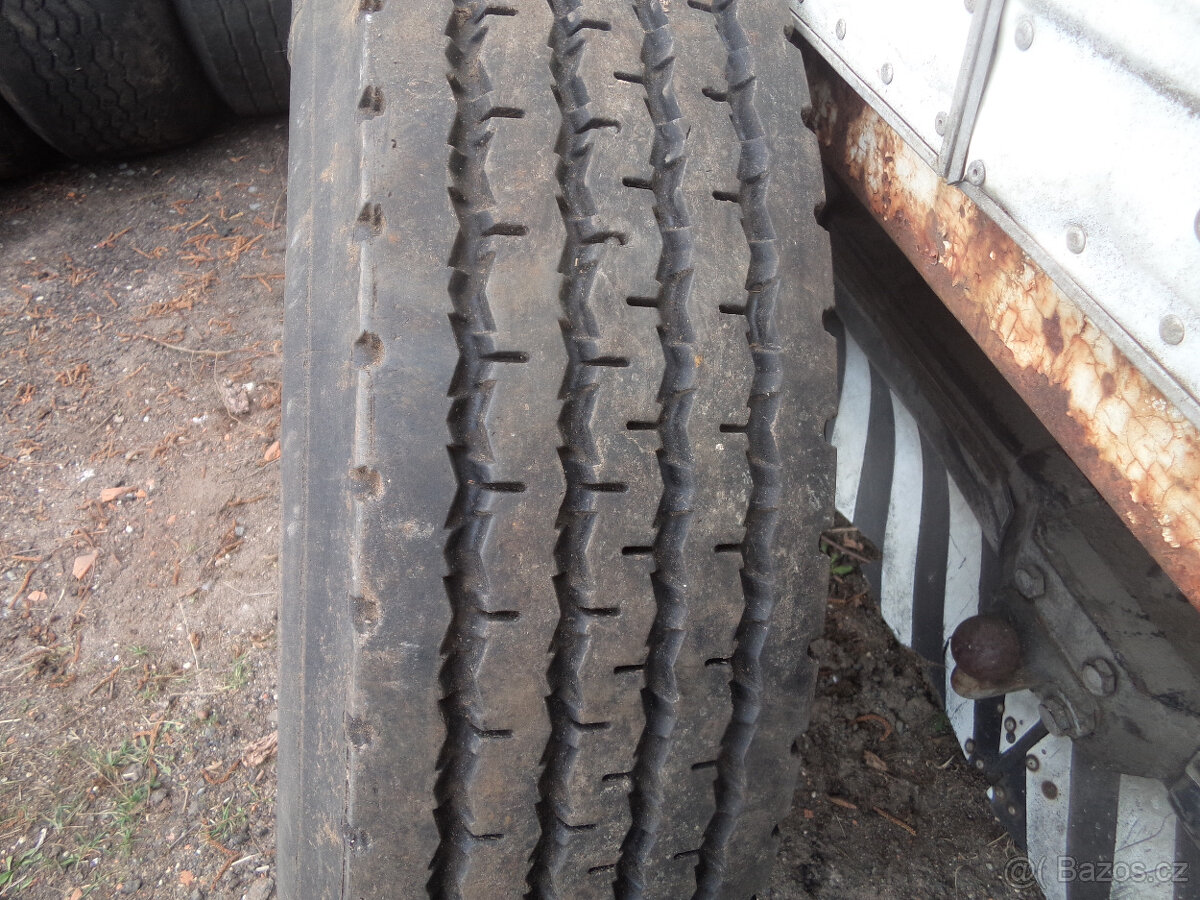 Pneu 11,00 R22,5 - 2