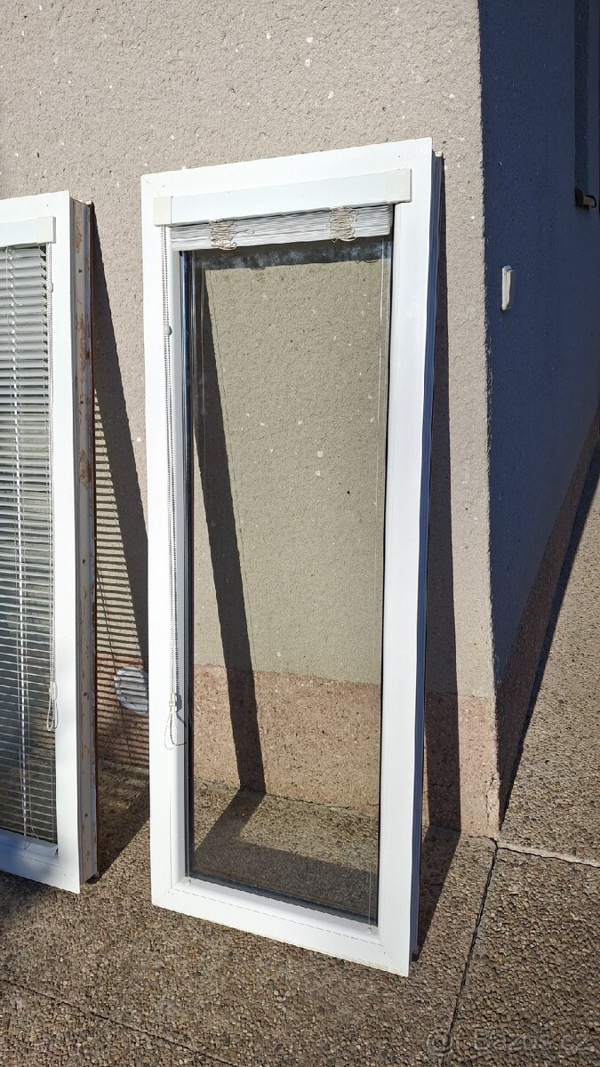 Prodám dvě fixní okna REHAU - 2