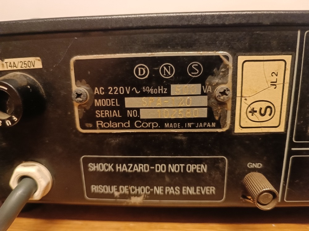 ZESILOVAČ ROLAND SPA-120 - 2