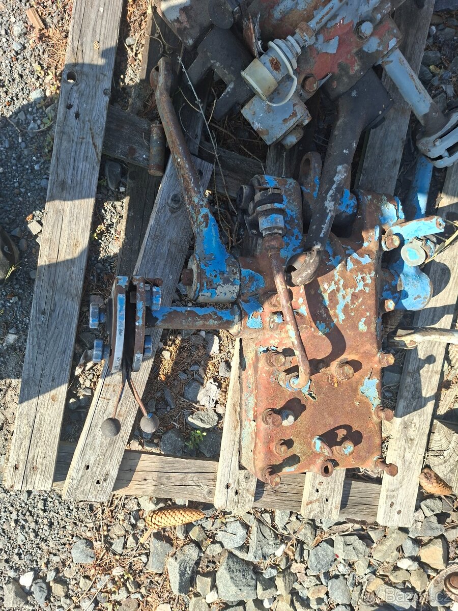 Zetor uřI viko hydrauliky - 2