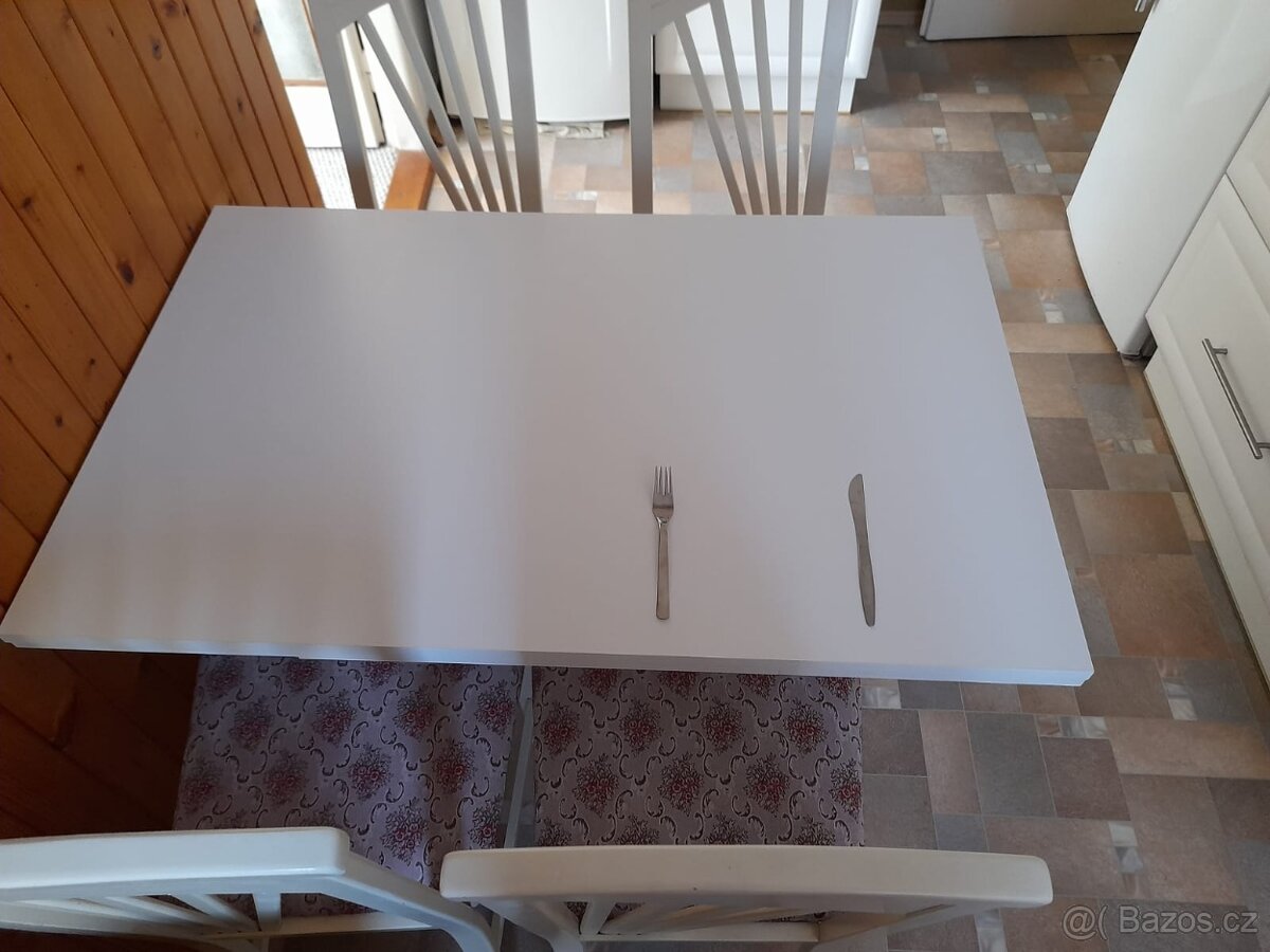 Jidelmi stůl a 4 židle - 2