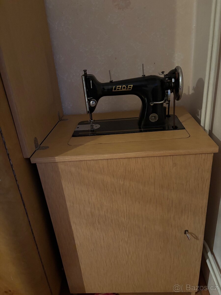 Šicí stroj Lada - 2
