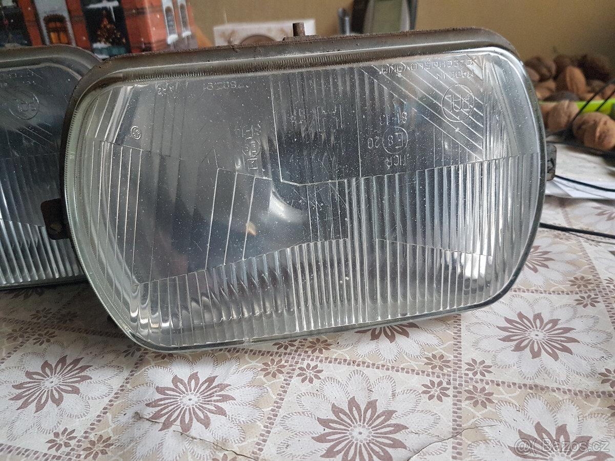 Škoda 105,120 M - přední světlomety - 2