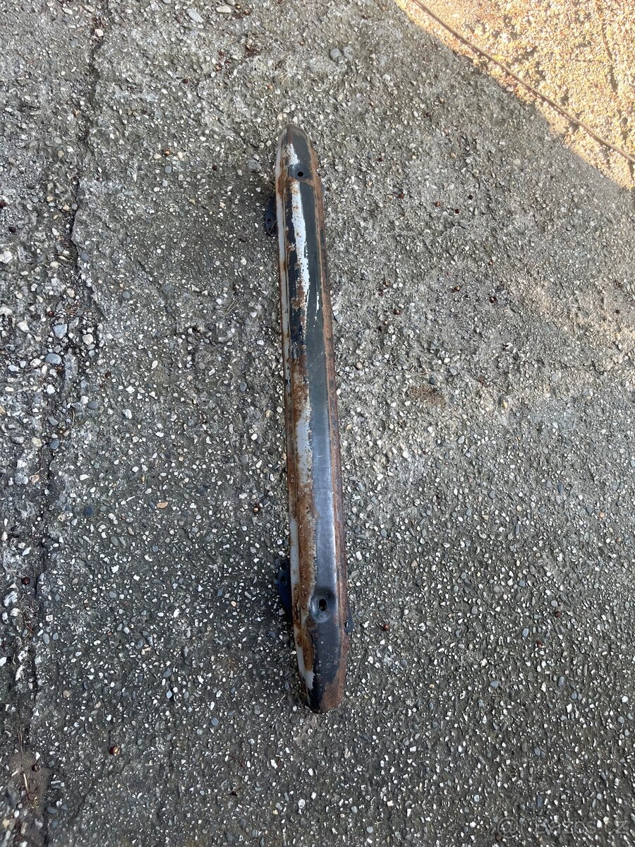 Golf 4 zadní výstuha - 2