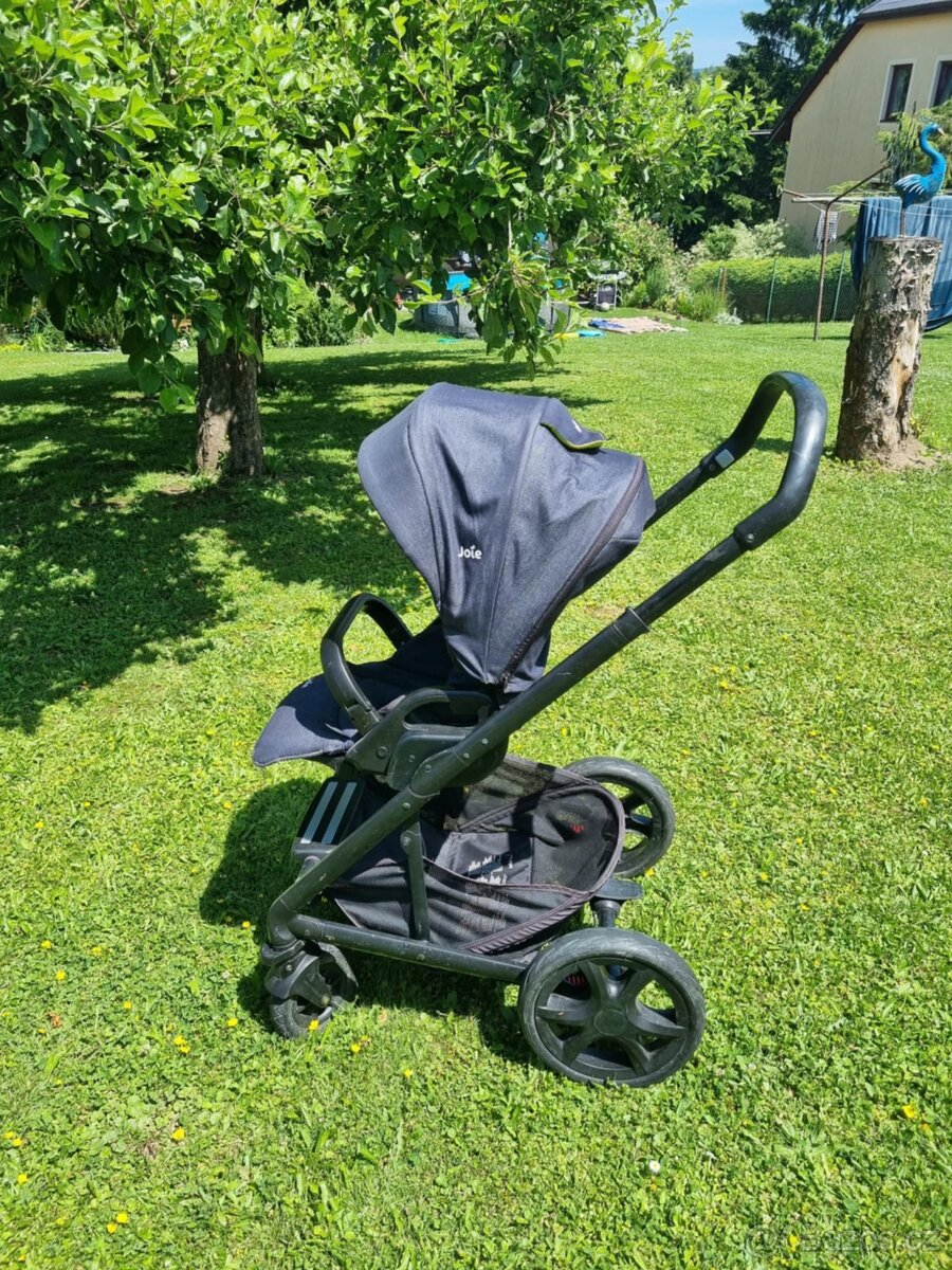 Kočárek Joie - 2