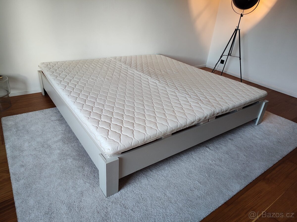 Masivní postel 200x200 - 2