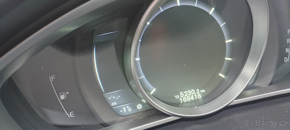 V40 D2 CROSS country. - 2