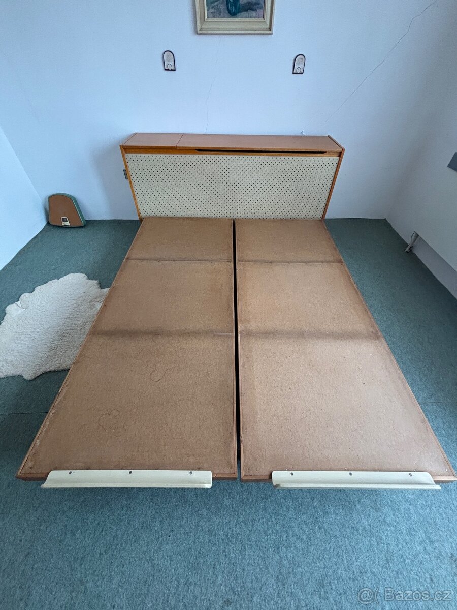 Dvoulůžková postel - 2