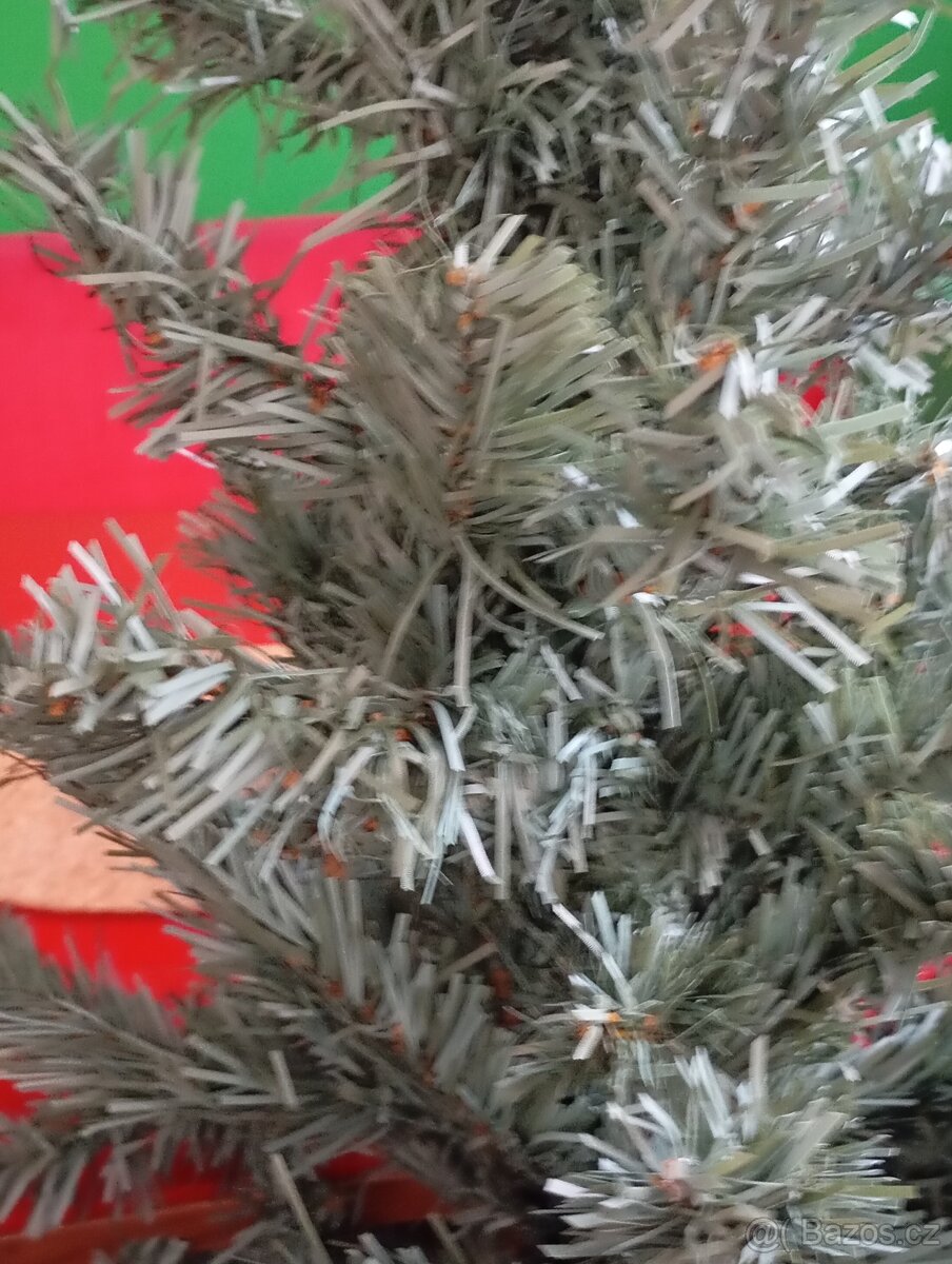 vánoční stromek+ stojany na stromek - 2