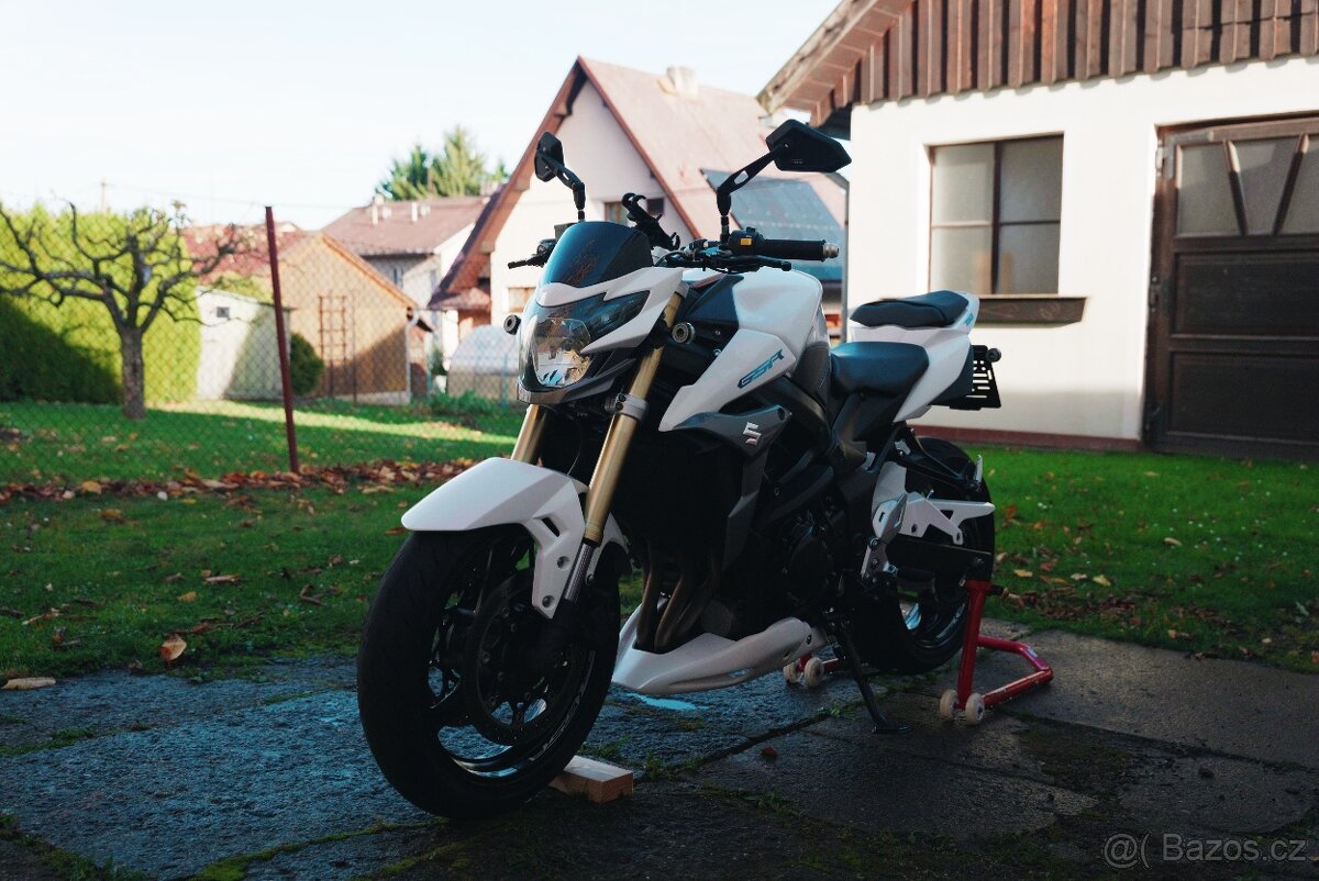 Suzuki GSR 750 - 2