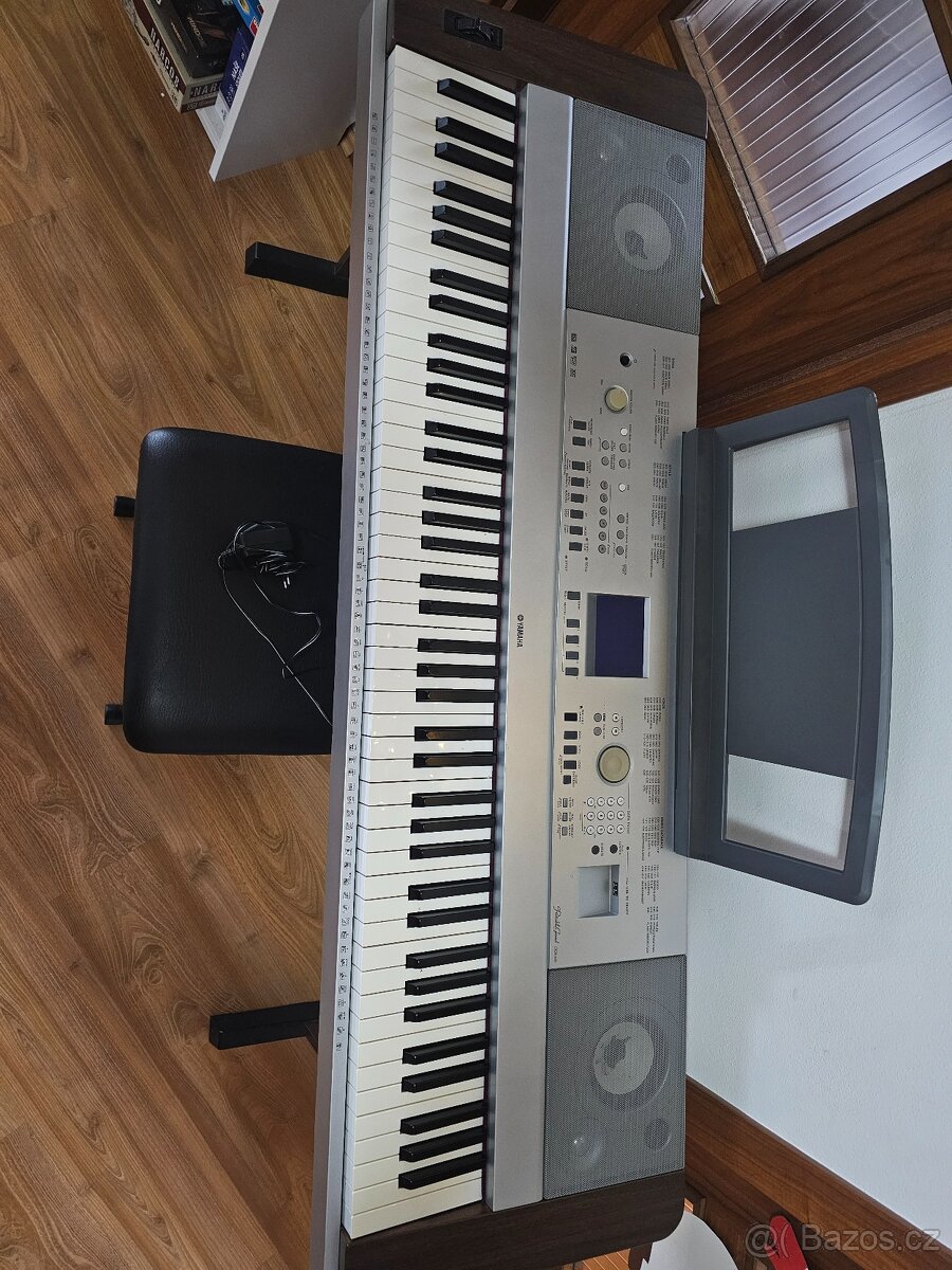 YAMAHA PORTALBLE GRAND DGX - 640 - 2