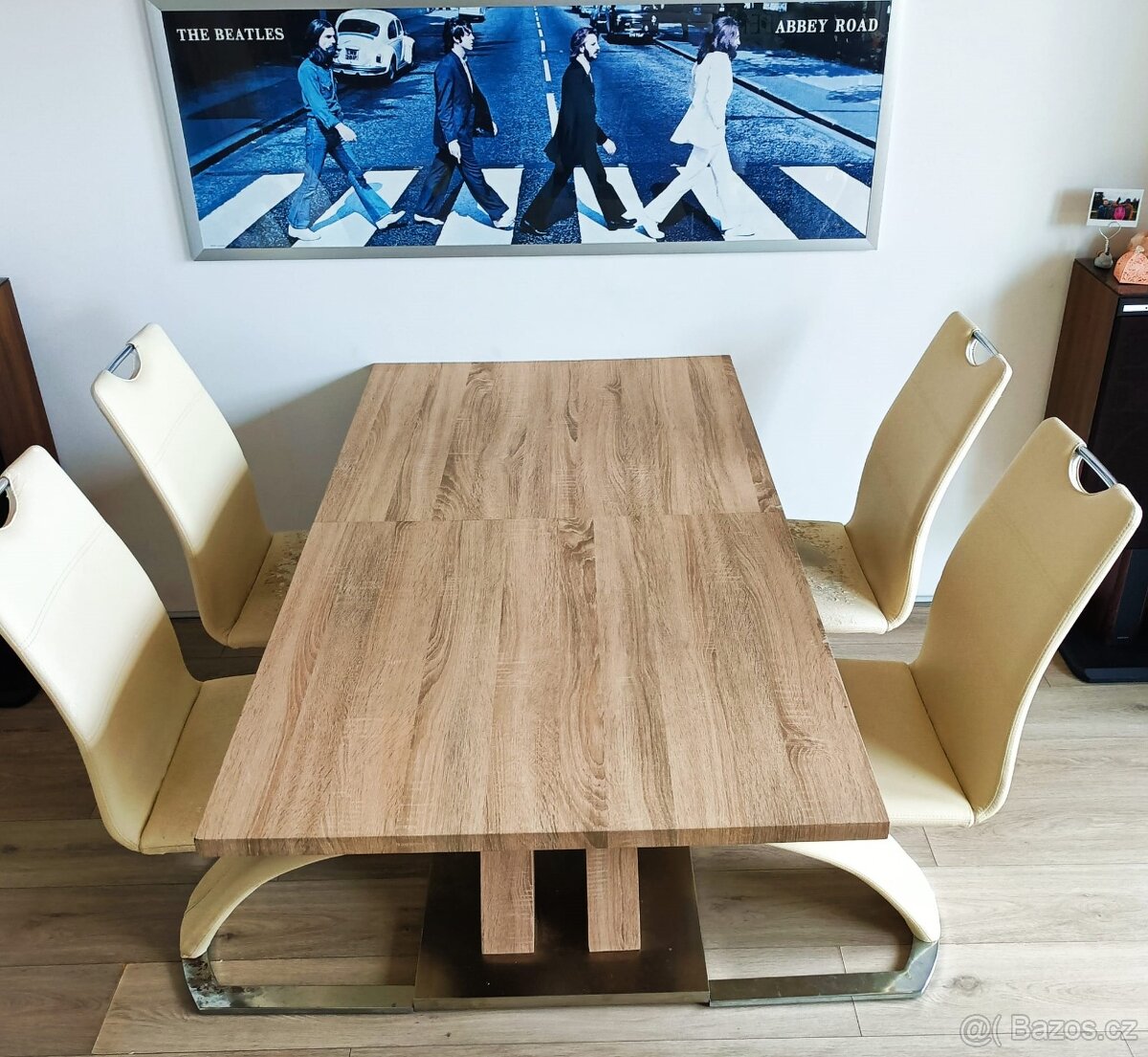 Jídelní stůl a (4ks židle). - 2