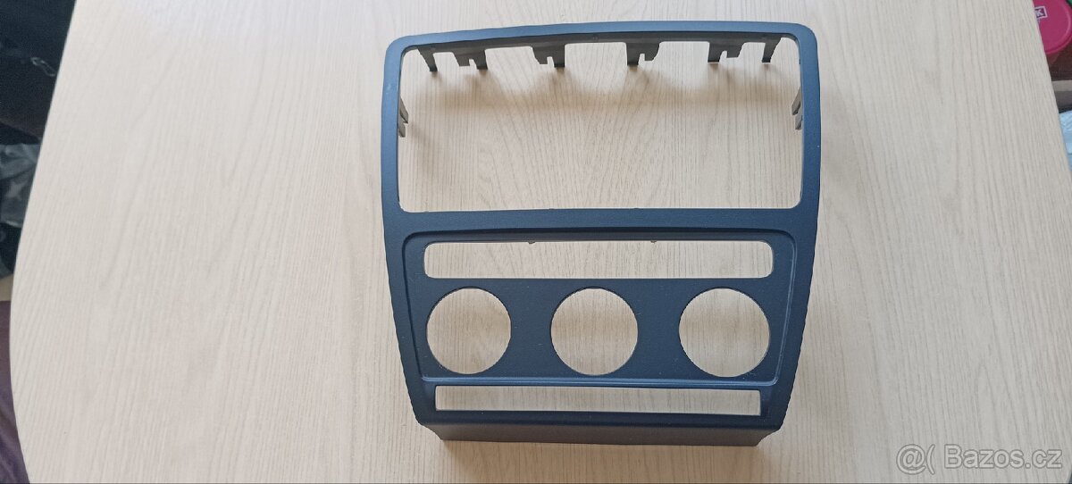 Rámecek autorádia Škoda - 2